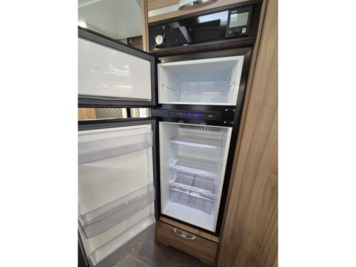 Adria Matrix M 670 SL 160 hp Single beds photo: 18