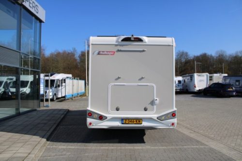 Challenger Graphite Vip Edition T 328 igual Chausson 788 AUTOM&Aacute;TICO Fiat 140 cv equipado con cama Queen y cama abatible 4 pers. (76 foto: 8