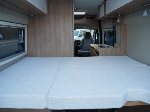 Carado CV 540 Edition 15 5,40 Meter Kastenwagen, Querbett Foto: 19