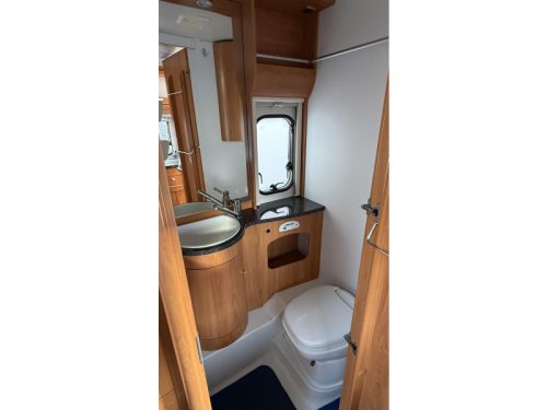 Eriba Nova 480 GL Einzelbetten Sitzgruppe Foto: 3