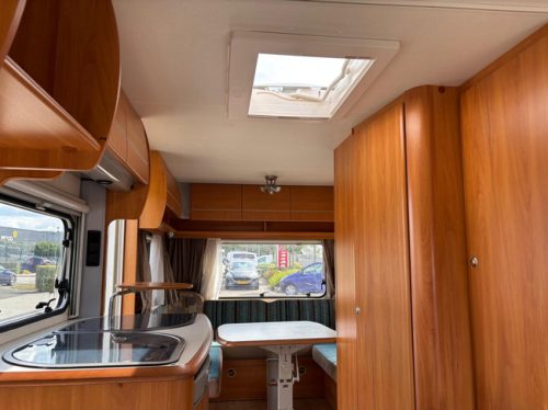 HOME-CAR 526h Racer 470 UE | 2 Single beds | Fully automatic mover | Bicycle carrier | Cassette awning | 3-Burner gas stove photo: 20