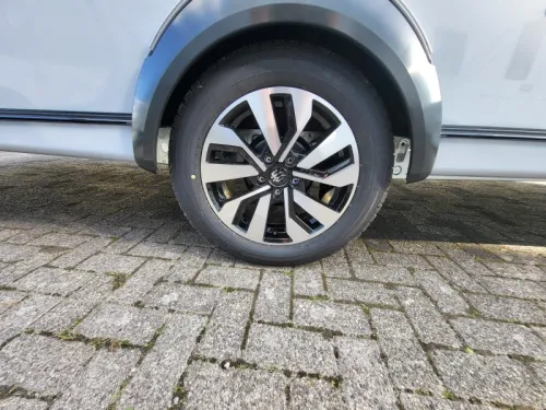 Knaus Sudwind Black Selection 540 FDK super ger&auml;umig und komplett Foto: 2