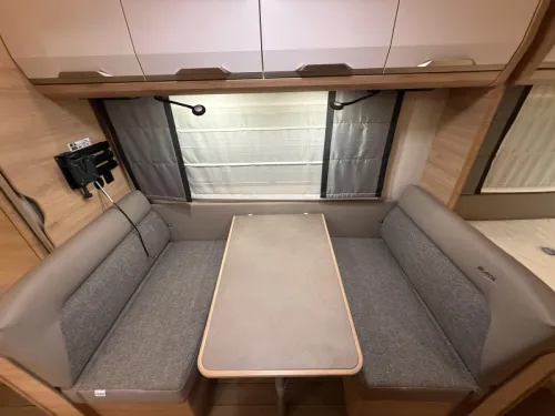 Knaus Sudwind Black Selection 540 FDK Etagenbett / Franz&ouml;sisches Bett Foto: 9