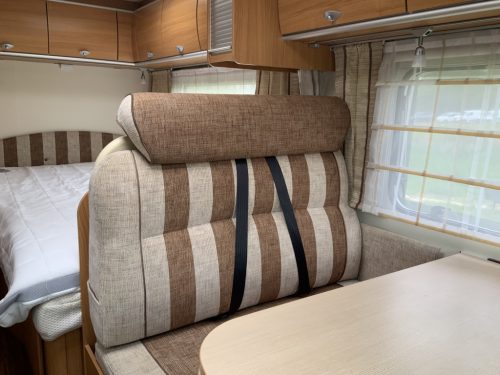 B&uuml;rstner Nexxo 569 Semi-integrated, Train seat, French bed, two swivel chairs, small camper, Year 2010 Camper centrum on the road photo: 6