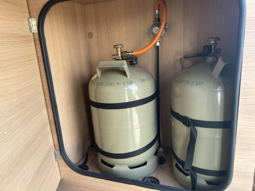 Forster T 699 EB Autom.160 PS, Klimaanlage, TV Foto: 20