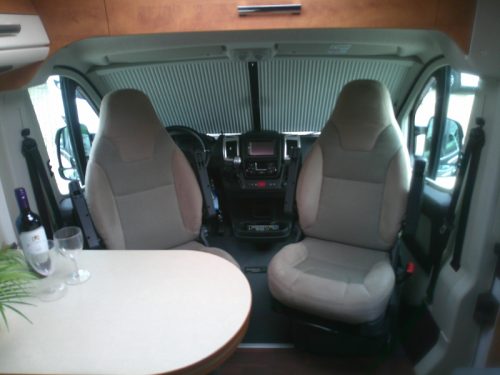Malibu Van 640 LE Single beds, Automatic photo: 2