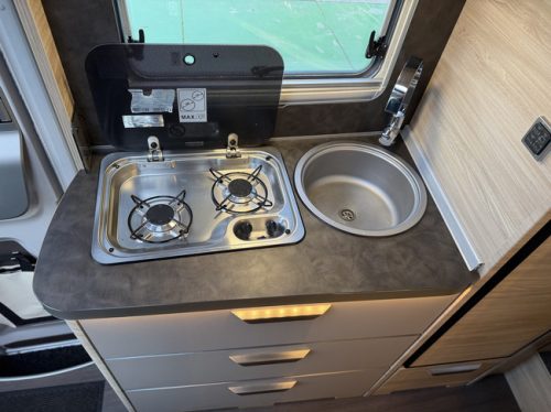 Knaus Van Ti Plus 650 MEG Platinum S / Kostenlose Stellplatz Foto: 9