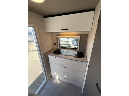 Dethleffs C'Joy Active 420 QSH COMPACT-XL KOELKAST Foto: 7