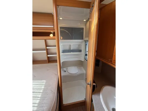 Fendt Saphir 510 TFB French bed dinette toilet  photo: 13