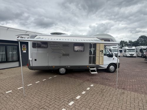 Hymer C 644 alcove transverse bed+bunk bed full options in very good condition air conditioning awning TV electric dish 2x solar panels large garage inverter tow bar photo: 3