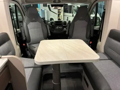 Adria Compact Supreme DL 2027 automaat  foto: 7