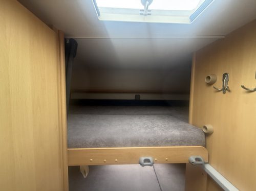 Dethleffs Esprit 2.8 128 hp overcab bed bunk bed awning bike rack 2x solar panel roof air conditioning camera face to face garage photo: 13