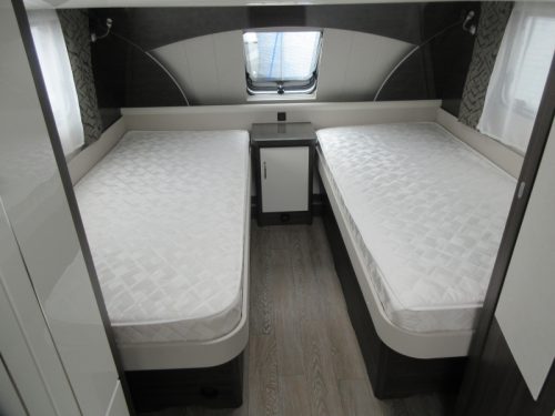 Hobby Prestige 560 UL RONDZIT HOGE KOELKAST Foto: 4