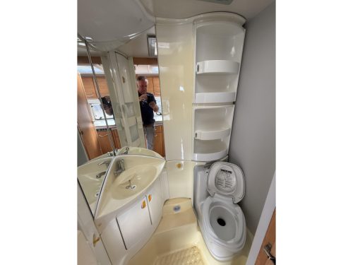 Knaus Blue Line 450 TF con asiento en U y avanc&eacute; de 2023 foto: 14