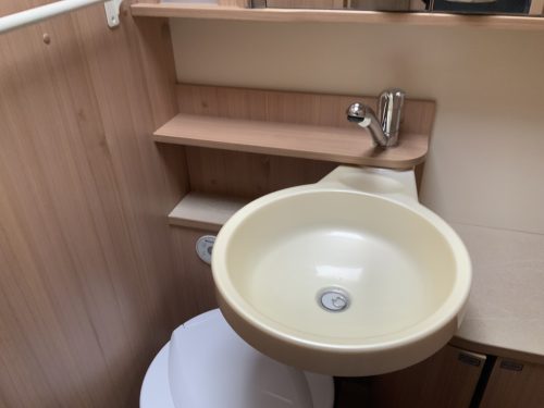 B&uuml;rstner Ixeo IT 700 2.3 MultiJet 130 PK, Queensbed, Zij-bank, Draaistoelen, Bj.2012 &bdquo;Ihr Wohnmobil-Verkaufsvermittler Camper centrum on the road foto: 35