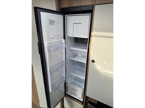 B&uuml;rstner Premio Plus 520 TL spacious family caravan photo: 15
