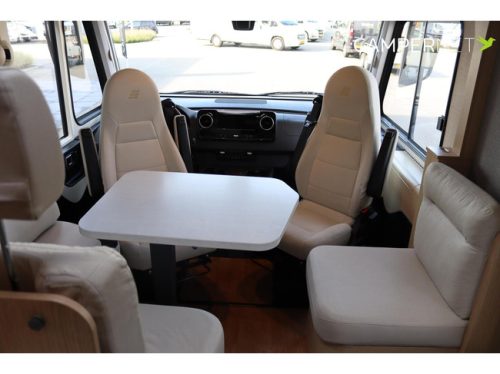 Hymer BMC-I 680 170pk Automaat | Hefbed | Gescheiden douche | Leder | Lithium | Omvormer | Zonnepanelen | SLC Chassis | Centrale vergr foto: 7