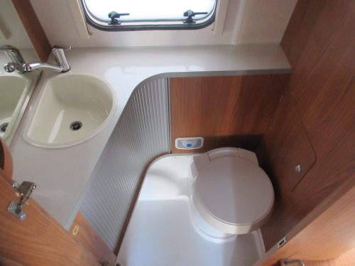 Eriba Touring 320 SEHR KOMPAKT UND MIT RANGIERHILFE Foto: 11