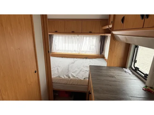 Knaus Sudwind 450 dinette transverse bed toilet photo: 2