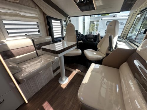 Elnagh Magnum 582 140HP Queensbed Roof Air Conditioner photo: 16