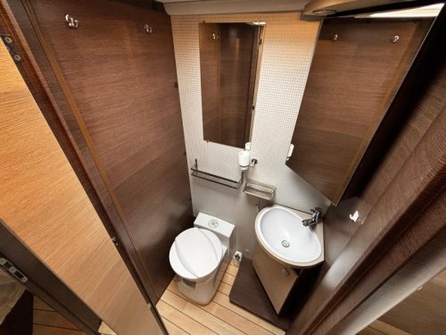 Bavaria T 73 Queensbed, Wohnmobil Foto: 9