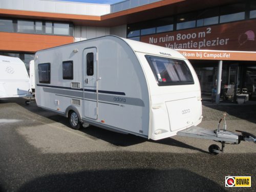 Adria Adora 492 UL CON MOVER Y VENTILADOR DE TECHO
