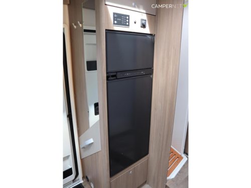 Carado T457 140hp Automatic | Single beds | Face to Face | Pro + Package | Thule awning | Separate shower | Large refrigerator | Light metal photo: 13