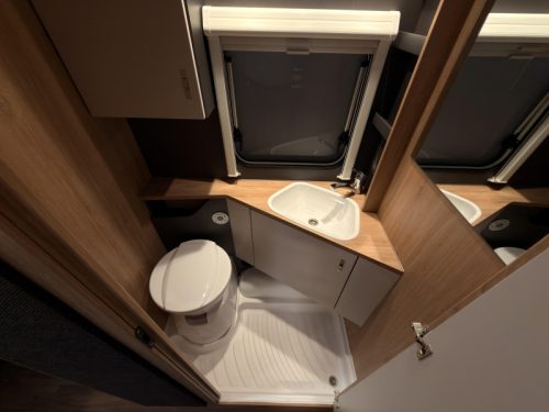 Knaus Sport Platinum 500 EU Platinum+Boden+1800KG Foto: 10