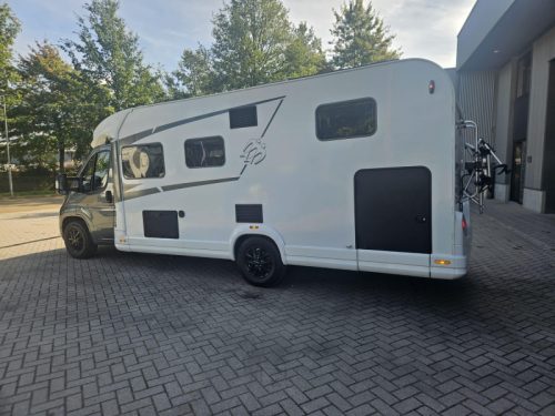 Knaus L!ve Ti 700 MEG Black Edition photo: 2