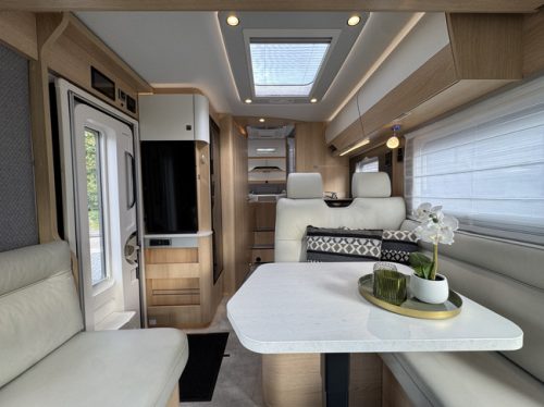 Hymer BMC-I 680 BLACK LINE 170 hp AUTOMATIC 9-Speed 4-Person Euro6 Mercedes-Benz Sprinter **Single beds/4 seats/4 berths photo: 9