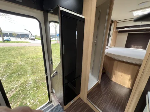 McLouis MC4 281 Queen-bed and drop-down bed photo: 15