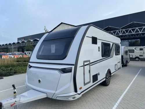 Knaus Sudwind Black Selection 500 PF Kopkeuken / Franz&ouml;sisches Bett Foto: 6