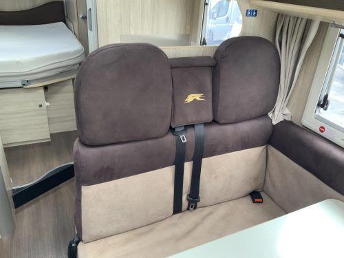 Laika Exclusieve Ecovip AUTOMATIC, 2.3 Multijet 150 HP, Semi-integrated, Queen bed, Half-dinette, Swivel seats Motorhome centre on the road photo: 23