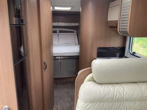 B&uuml;rstner Aviano 727 2.3 AUTOMATIC 150 HP integral, Engine air conditioning, Queen bed, level, side seating group Year 2012 Camper centrum on the road photo: 11