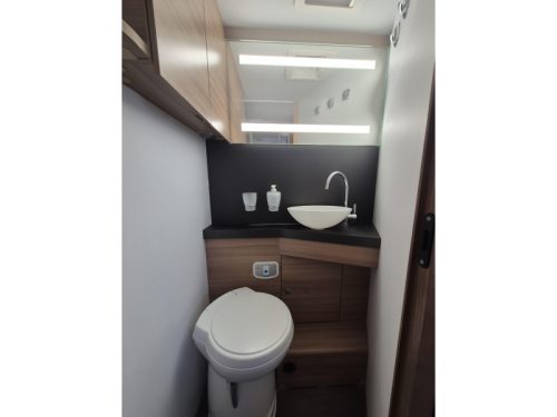 Adria Matrix 640 DC Face to face 2021 photo: 11