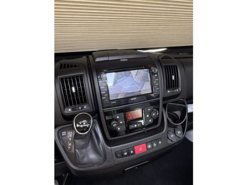 Adria Twin 640 SGX Supreme 9 traps automaat full options 160 pk elktr lengte hefbed luifel trekhaak eltr schotel tv leder foto: 10