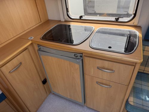 Knaus Sudwind 450 TF Franz&ouml;sisches Bett Rundsitzgruppe Vorzelt Foto: 8