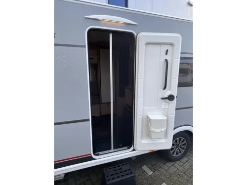 Dethleffs Summer Edition 460 EL SINGLE BEDS-XL REFRIGERATOR photo: 3