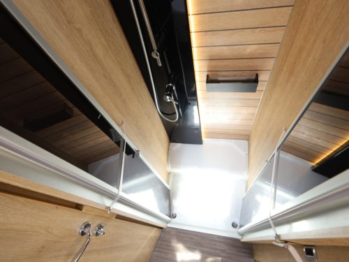 Mobilvetta Kea 86 I roof air conditioning | single beds photo: 14