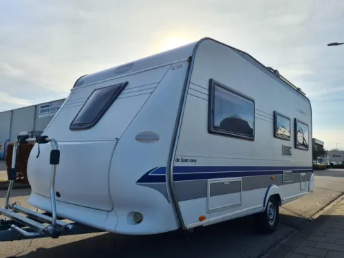 Hobby De Luxe 460 UFE mit Vorzelt Foto: 3