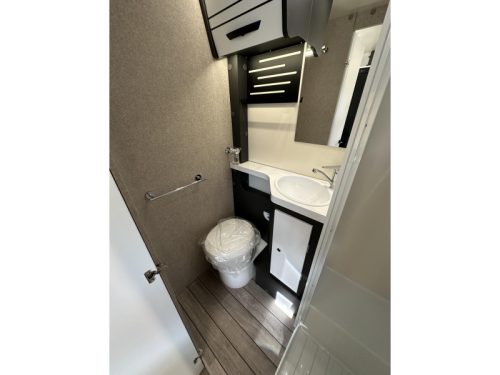 McLouis Glamys 320 NEW 8-Berth Overcab 140HP photo: 14