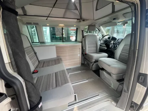 Volkswagen T5 California TDI Milestone Aufstelldach 2011 Foto: 10