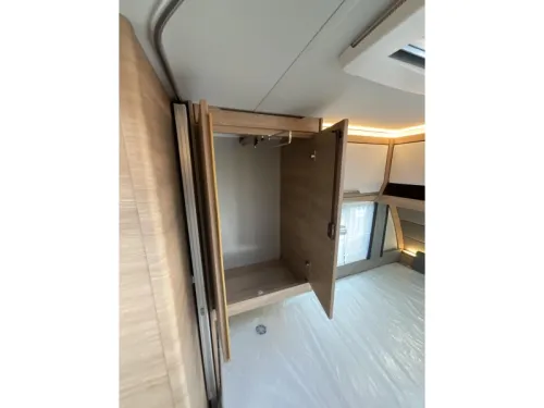 Knaus Sudwind Black Selection 460 EU MOVER-THULE LUIFEL-VLOERV foto: 15