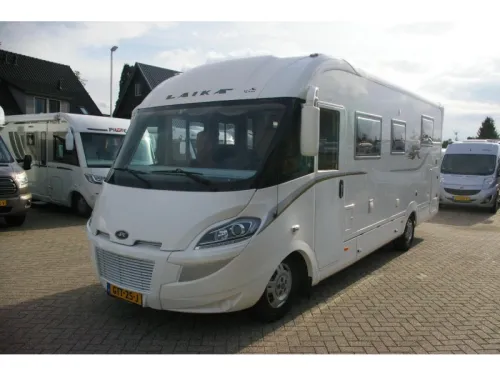 Laika Kreos 7012 Queensbett, Hubdach, Klimaanlage. Foto: 2