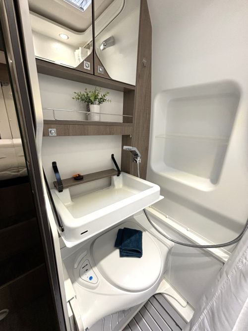 Adria Mooveo 63 EB BO&Icirc;TE AUTOMATIQUE 9 VITESSES LITS JUMEAUX CLIMATISATION DE TOIT EURO6 photo: 10