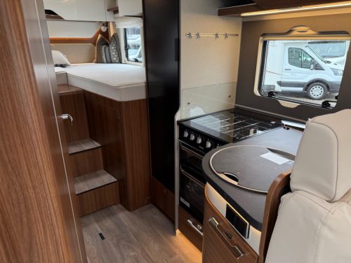 Hymer B-MC I 600 Without Pop-top Roof FullOptions photo: 8