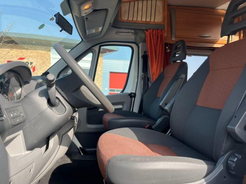 Chausson Flash 08 | Fiat Ducato 130 MultiJet | Awning | Camera | Bike rack | Air conditioning (engine compartment) | Carplay | TV | Pilot seats photo: 8