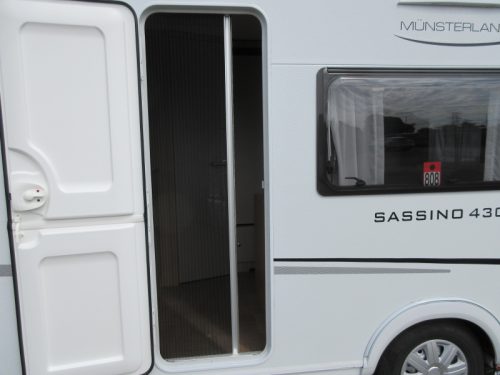 LMC Sassino 430 D VERY TIDY WITH AWNING photo: 22