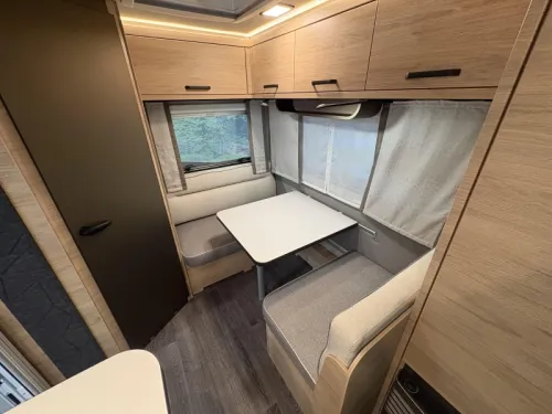 Weinsberg CaraOne Edition HOT 390 QD dinette / transverse bed  photo: 8