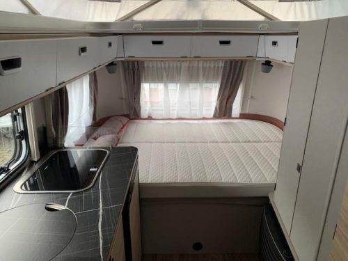 Eriba Touring Urban 530 Fliegengittert&uuml;r/Serviceluke/Markise Foto: 8